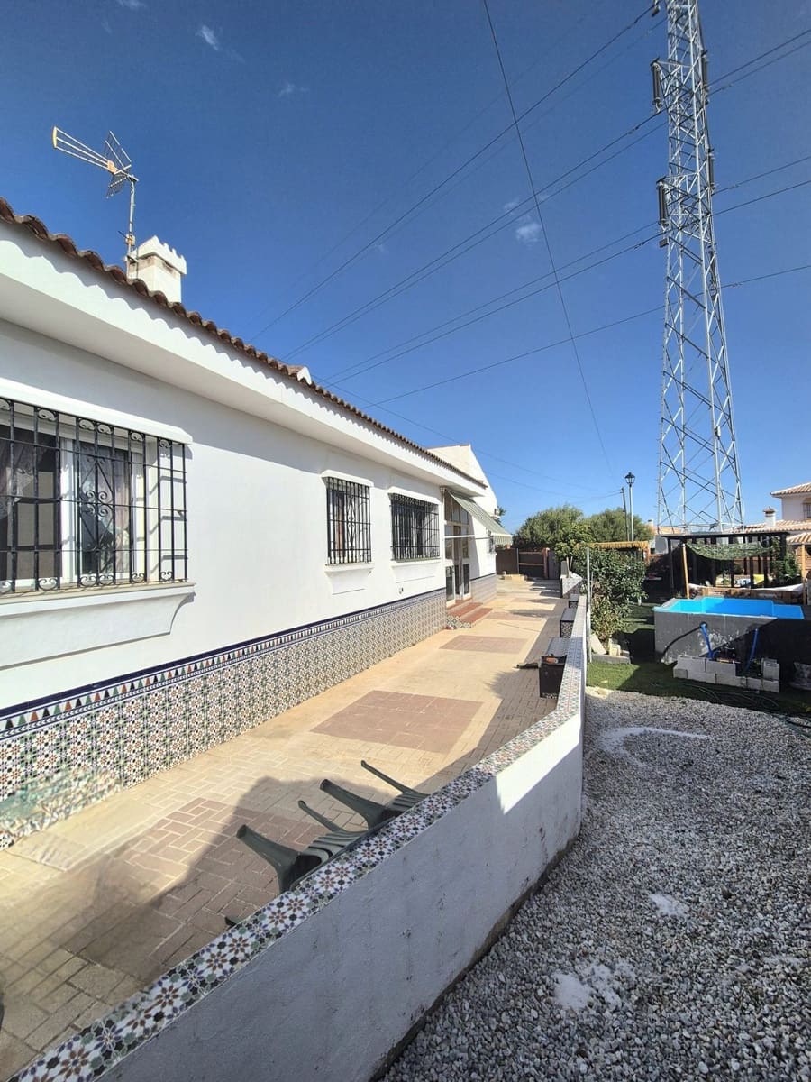 5 bedroom Villa for sale in Alhaurin de la Torre with garage - € 500,000 (Ref: 9909821)