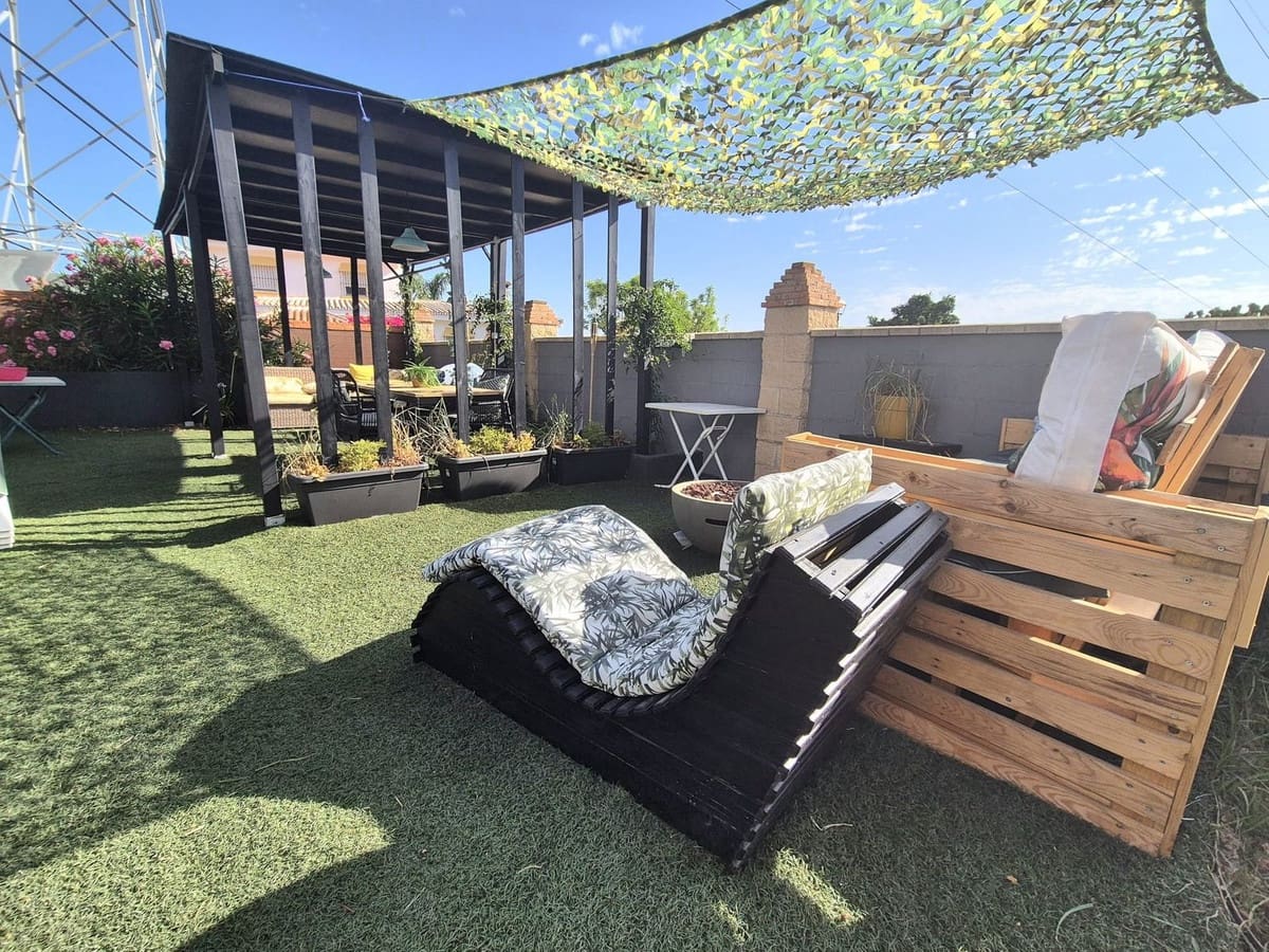 5 bedroom Villa for sale in Alhaurin de la Torre with garage - € 500,000 (Ref: 9909821)
