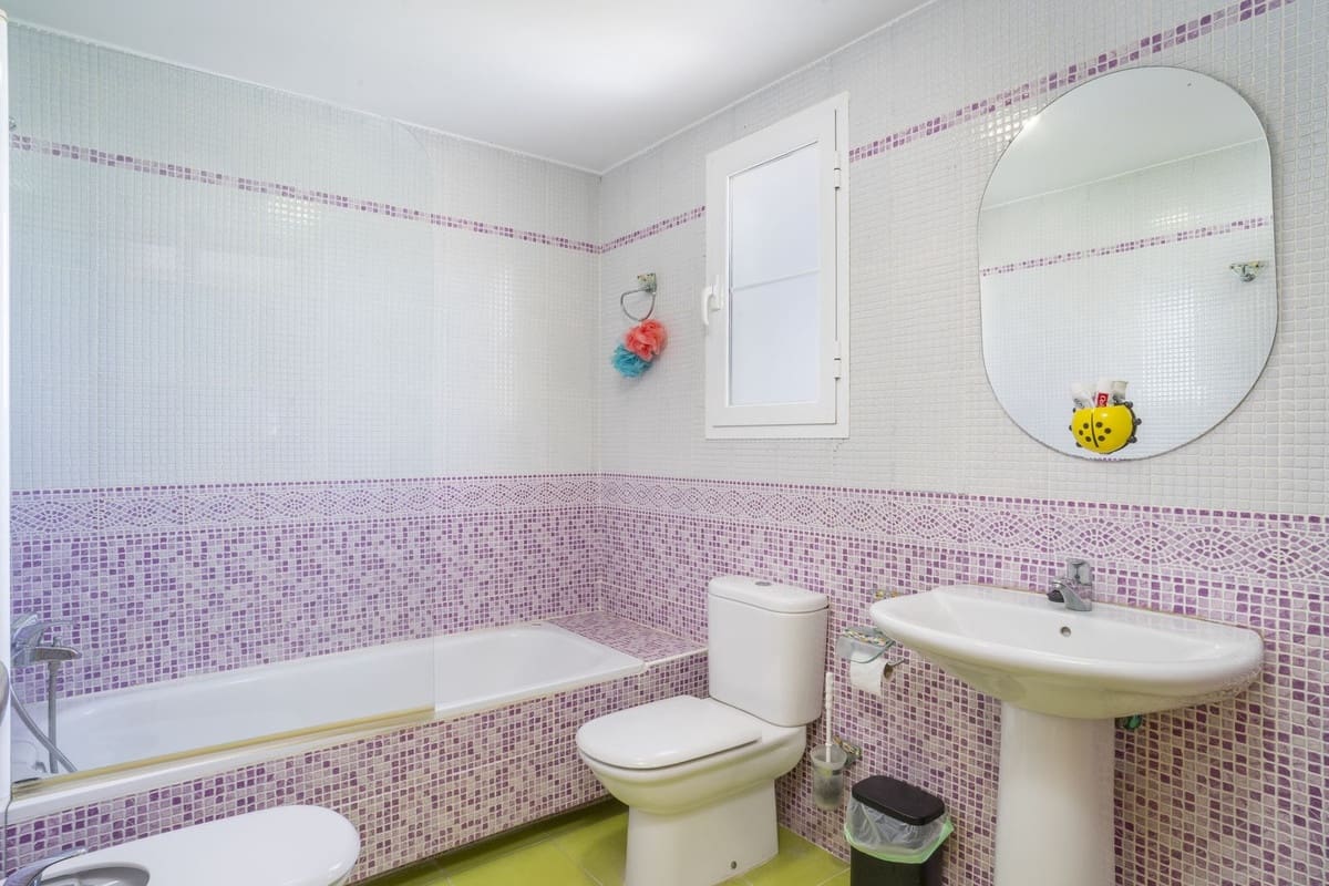 Ático de 3 habitaciones en New Golden Mile en venta - 369.000 € (Ref: 9912300)