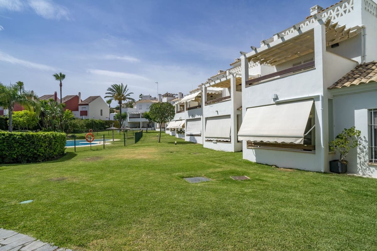 Ático de 3 habitaciones en New Golden Mile en venta - 369.000 € (Ref: 9912300)