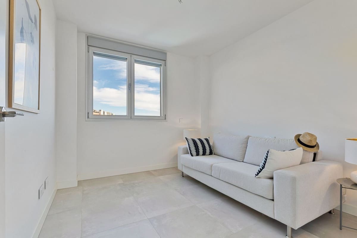 2 slaapkamer Appartement te koop in Fuengirola met garage - € 645.000 (Ref: 9916404)