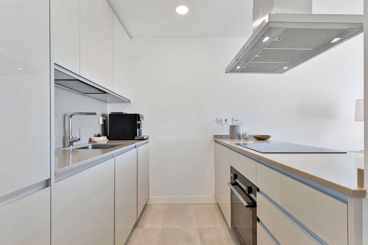 2 slaapkamer Appartement te koop in Fuengirola met garage - € 645.000 (Ref: 9916404)