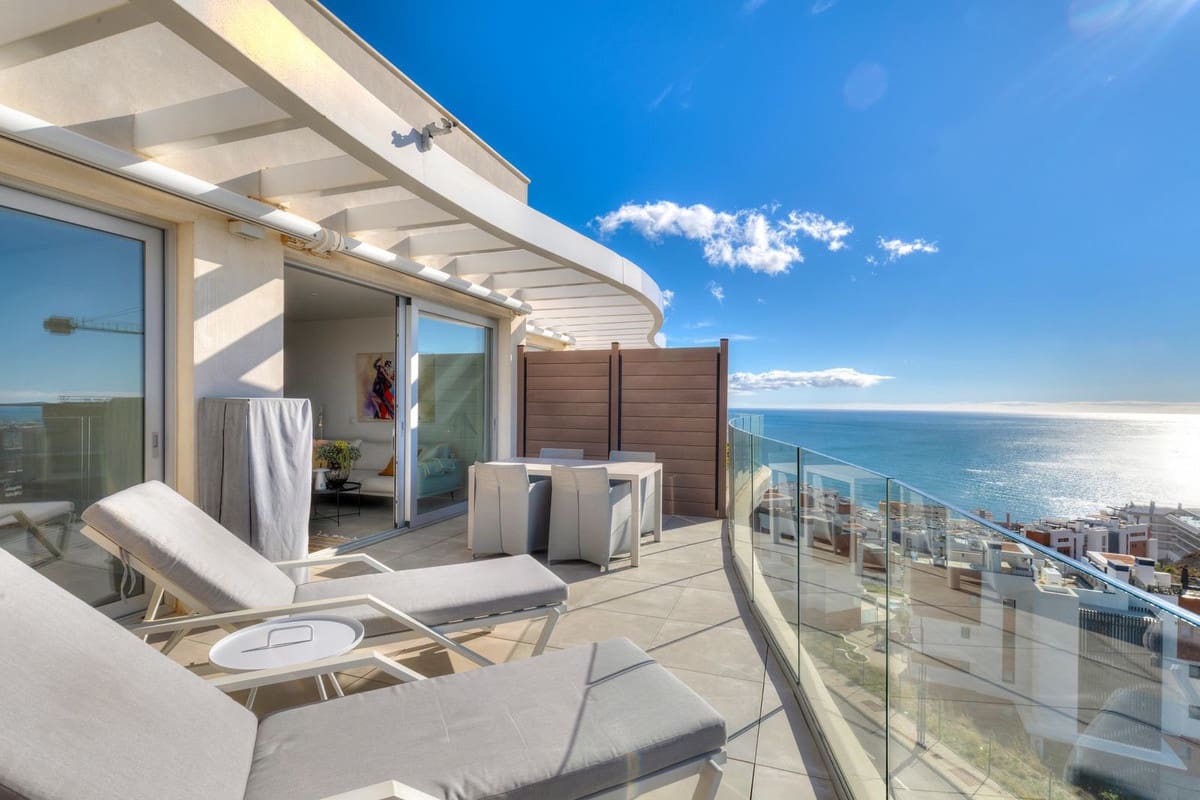 2 slaapkamer Appartement te koop in Fuengirola met garage - € 645.000 (Ref: 9916404)