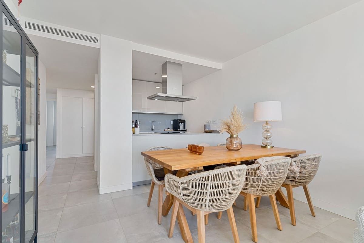 2 slaapkamer Appartement te koop in Fuengirola met garage - € 645.000 (Ref: 9916404)