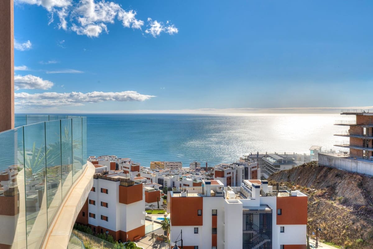 2 slaapkamer Appartement te koop in Fuengirola met garage - € 645.000 (Ref: 9916404)