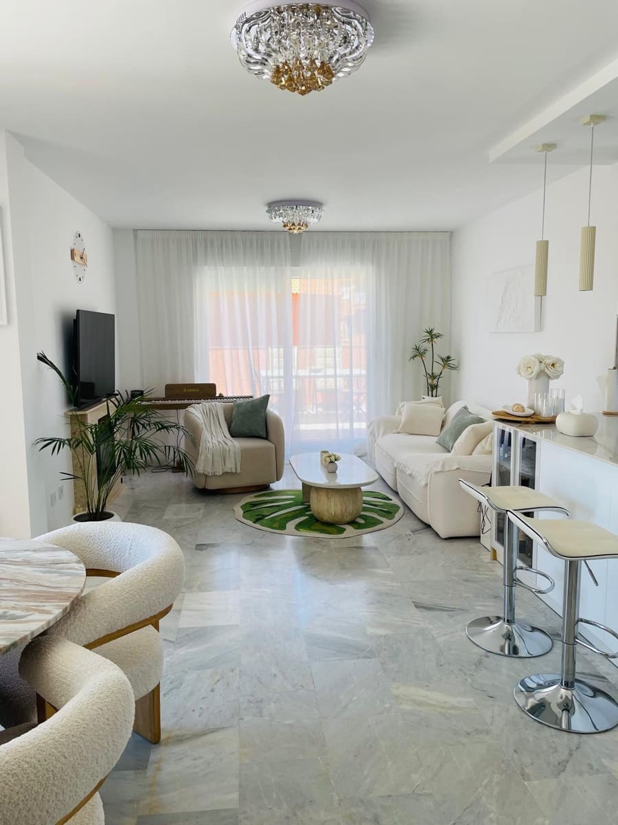 2 bedroom Penthouse for sale in La Duquesa / Puerto de la Duquesa - € 440,000 (Ref: 9921562)