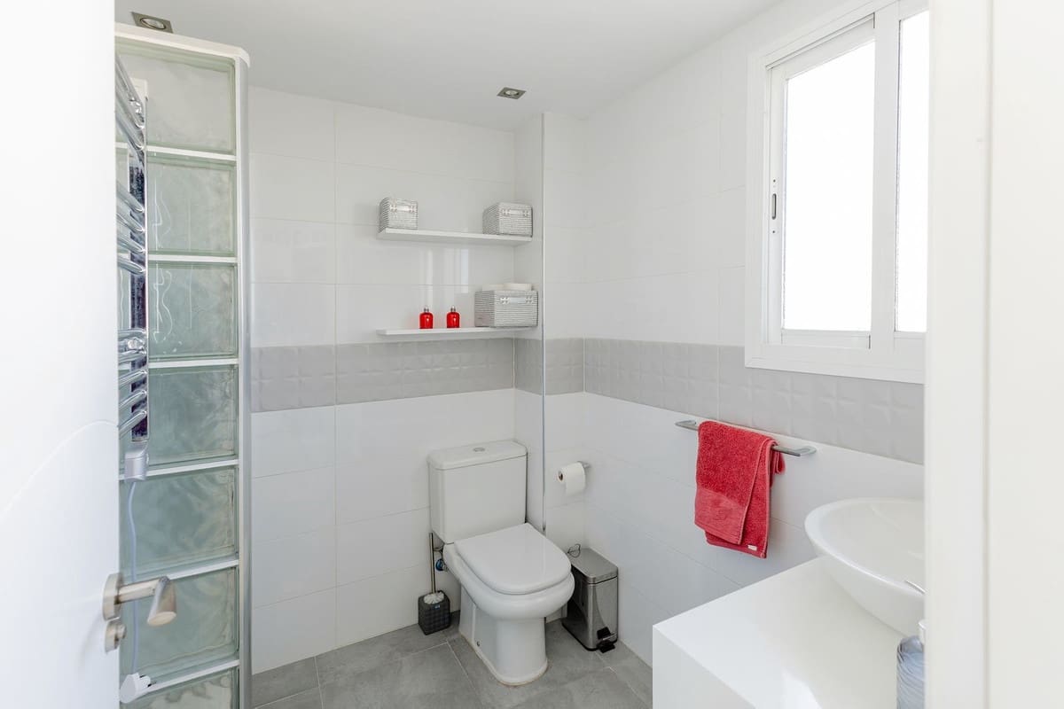 Ático de 2 habitaciones en Estepona en venta con garaje - 389.000 € (Ref: 9921563)