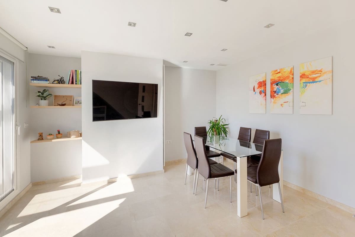 Ático de 2 habitaciones en Estepona en venta con garaje - 389.000 € (Ref: 9921563)