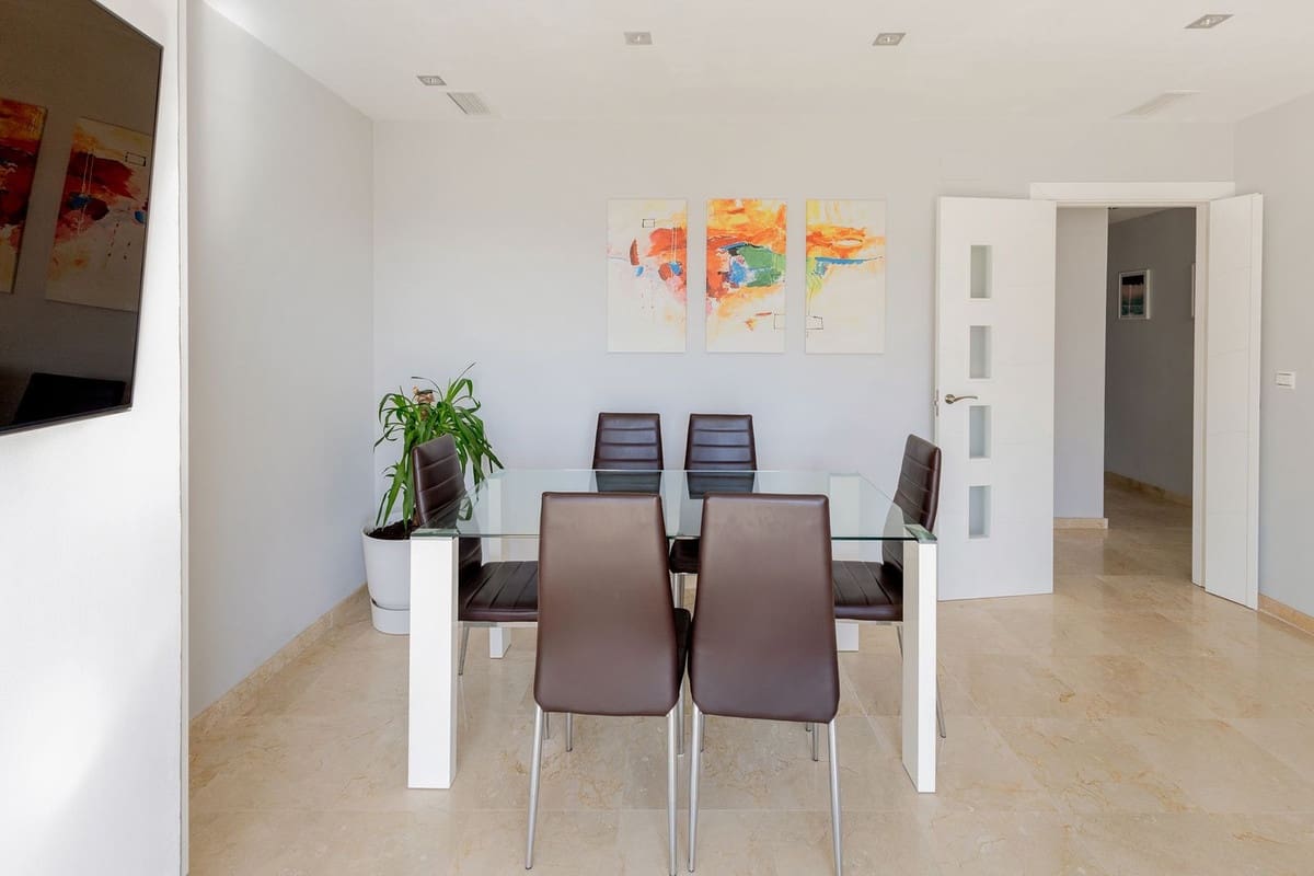 Ático de 2 habitaciones en Estepona en venta con garaje - 389.000 € (Ref: 9921563)