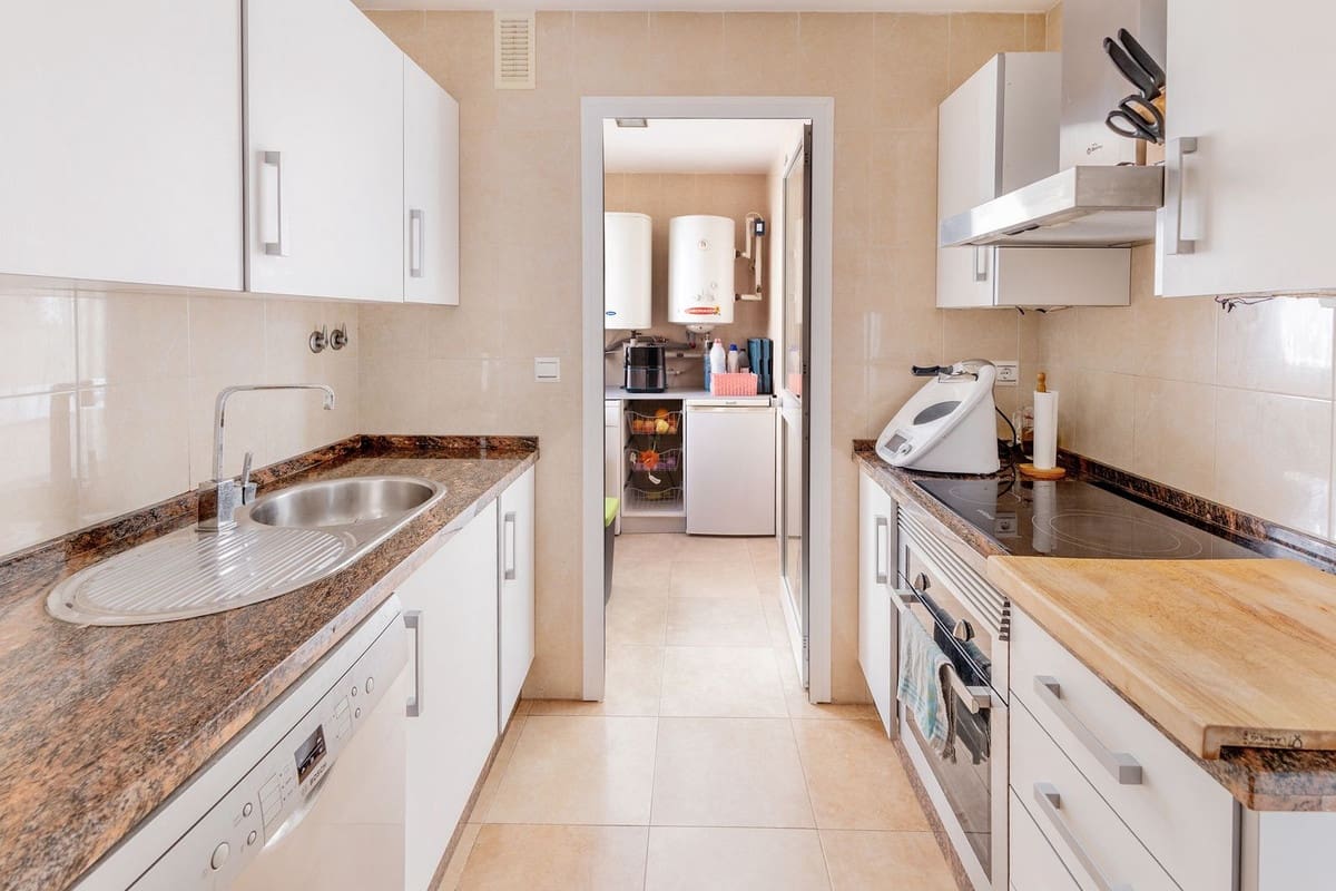 Ático de 2 habitaciones en Estepona en venta con garaje - 389.000 € (Ref: 9921563)