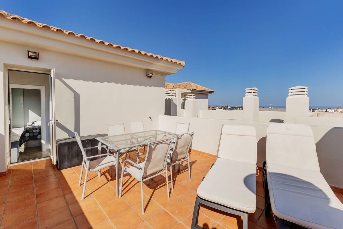 Ático de 2 habitaciones en Estepona en venta con garaje - 389.000 € (Ref: 9921563)
