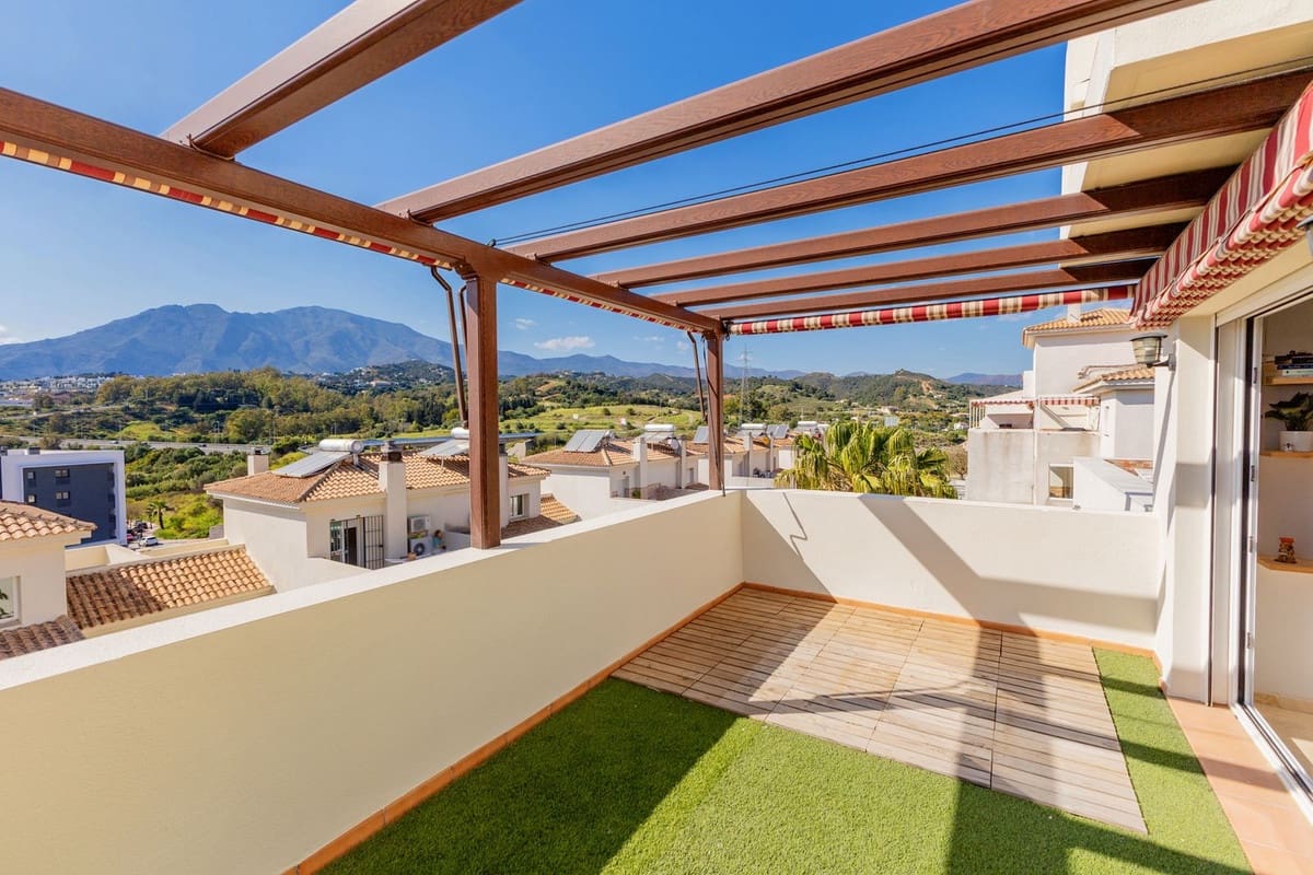 Ático de 2 habitaciones en Estepona en venta con garaje - 389.000 € (Ref: 9921563)