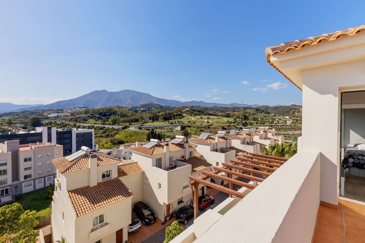 Ático de 2 habitaciones en Estepona en venta con garaje - 389.000 € (Ref: 9921563)