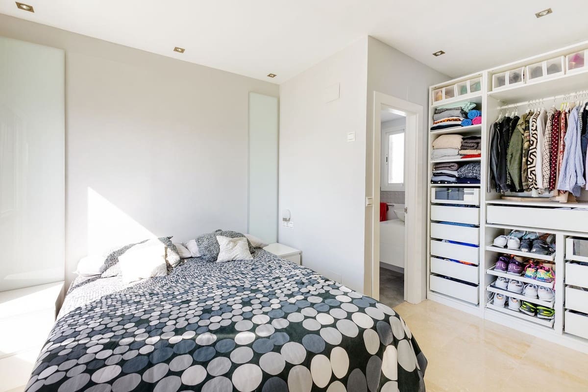Ático de 2 habitaciones en Estepona en venta con garaje - 389.000 € (Ref: 9921563)