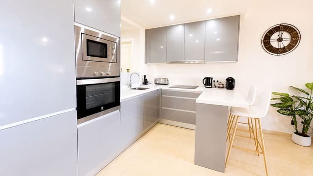 3 quarto Apartamento para venda em La Duquesa / Puerto de la Duquesa, Manilva com garagem - 380 000 € (Ref: 9921564)
