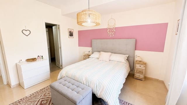 3 quarto Apartamento para venda em La Duquesa / Puerto de la Duquesa, Manilva com garagem - 380 000 € (Ref: 9921564)