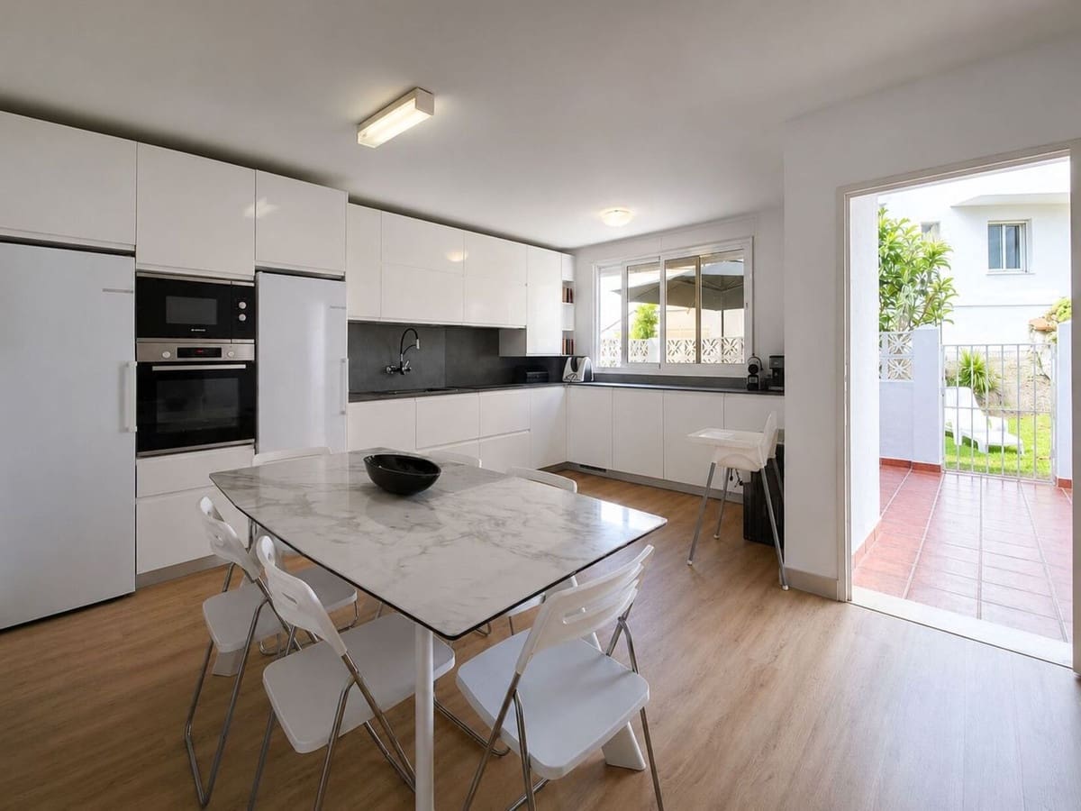 4 Zimmer Finca/Landgut zu verkaufen in La Cala de Mijas mit Garage - 525.000 € (Ref: 9923080)