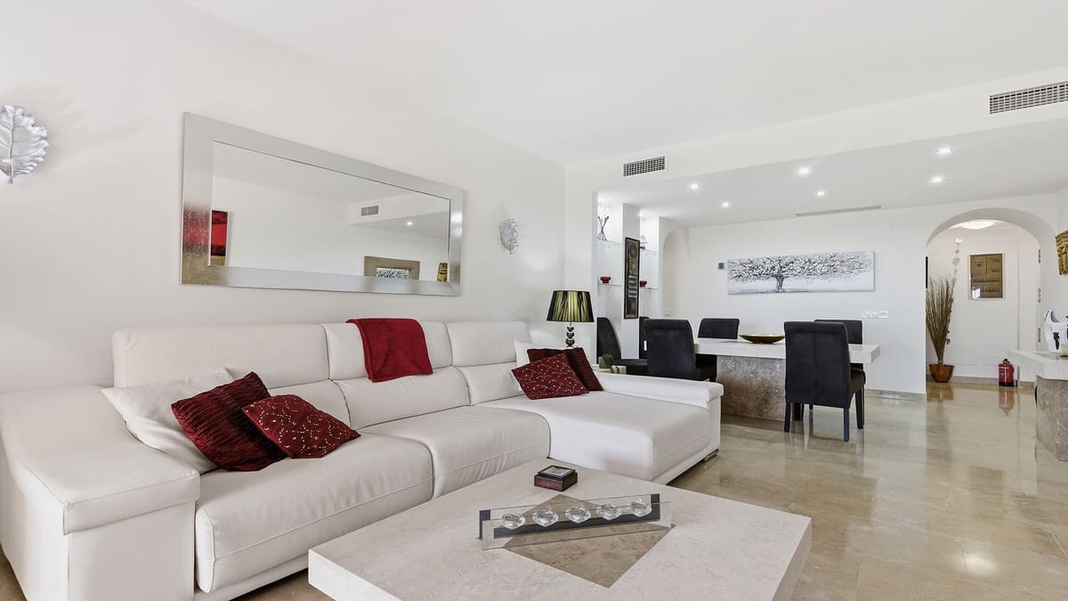 Apartamento de 2 habitaciones en San Luis de Sabinillas en venta - 329.000 € (Ref: 9928591)