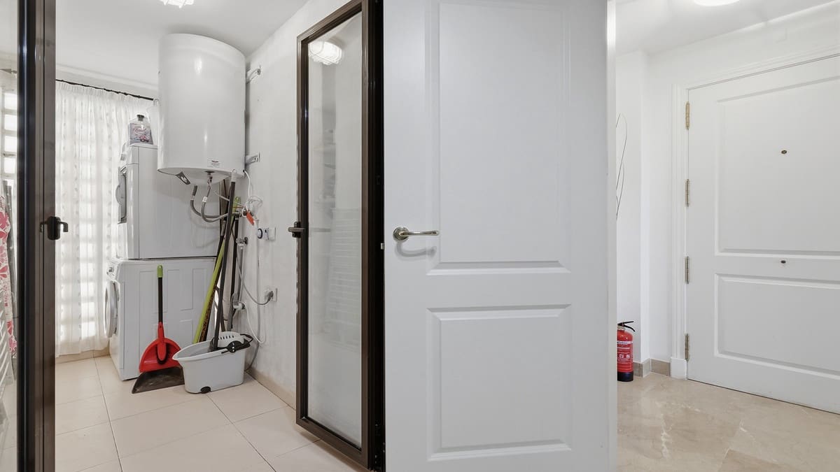 Apartamento de 2 habitaciones en San Luis de Sabinillas en venta - 329.000 € (Ref: 9928591)