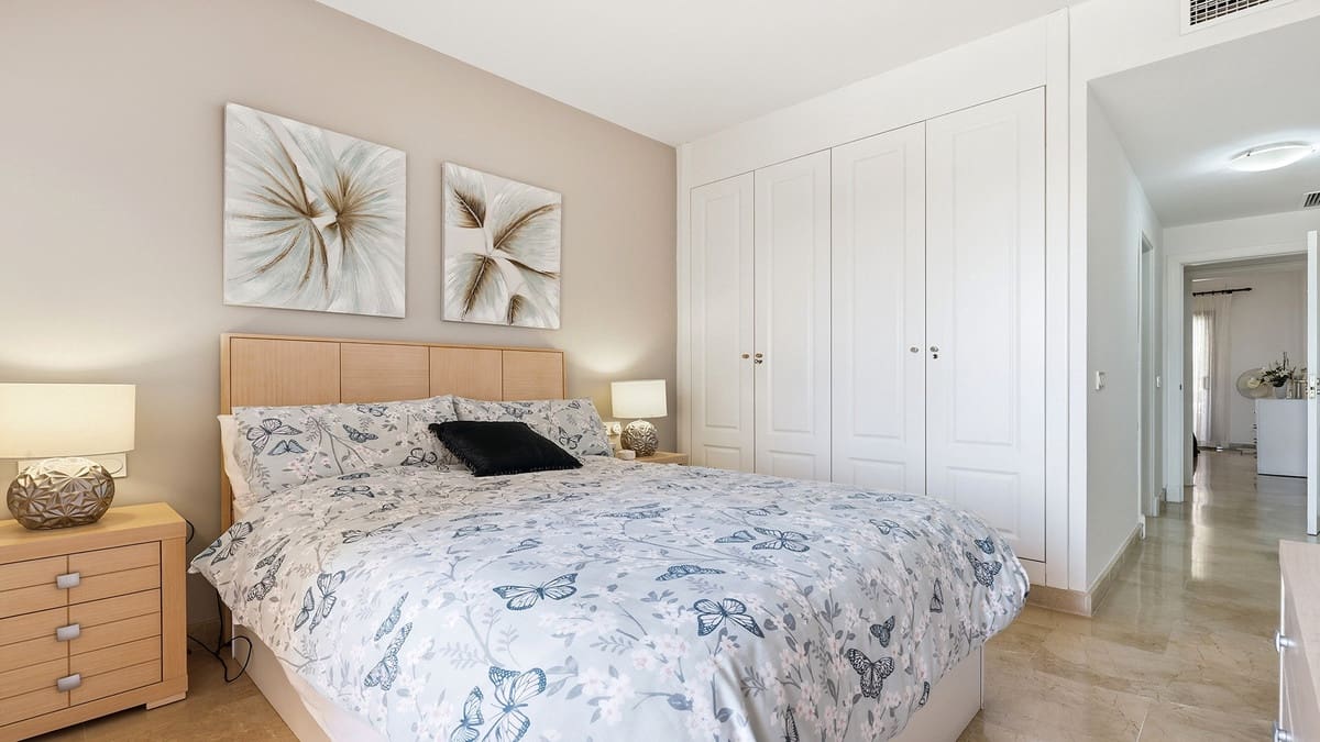 Apartamento de 2 habitaciones en San Luis de Sabinillas en venta - 329.000 € (Ref: 9928591)