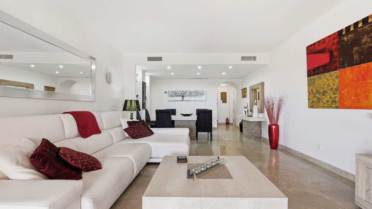 Apartamento de 2 habitaciones en San Luis de Sabinillas en venta - 329.000 € (Ref: 9928591)