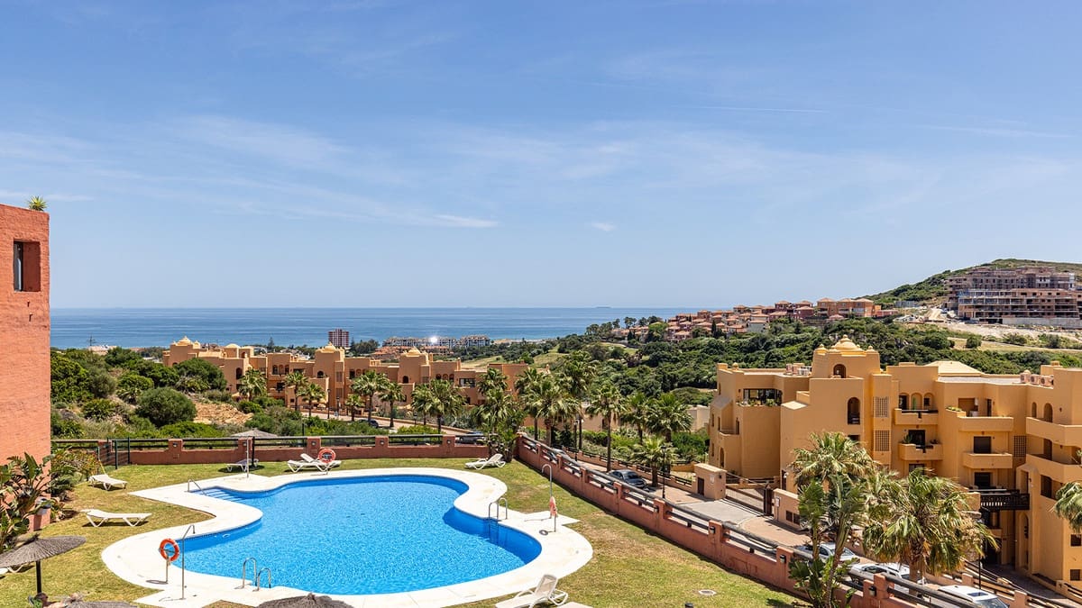 Apartamento de 2 habitaciones en San Luis de Sabinillas en venta - 329.000 € (Ref: 9928591)
