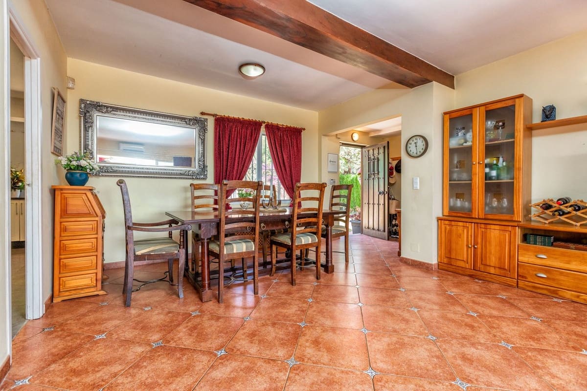 6 bedroom Villa for sale in Mijas - € 835,000 (Ref: 9930006)