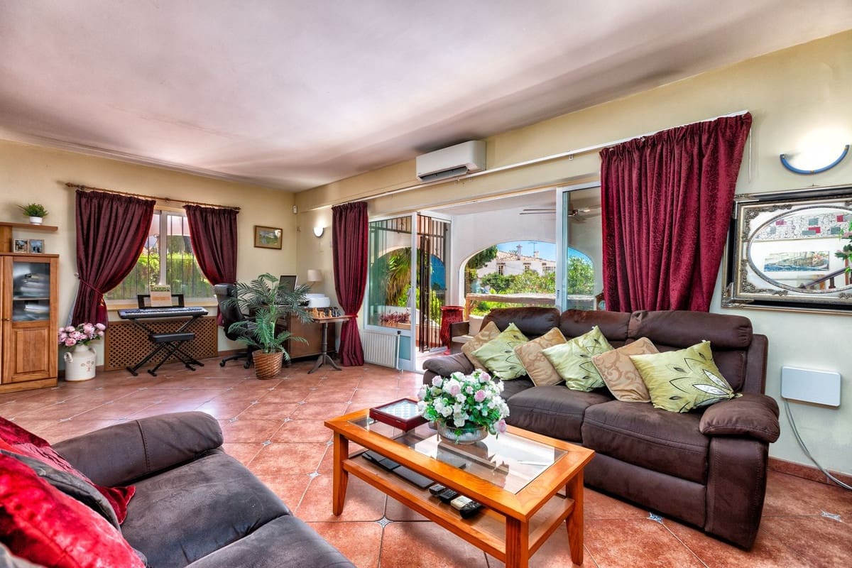 6 bedroom Villa for sale in Mijas - € 835,000 (Ref: 9930006)
