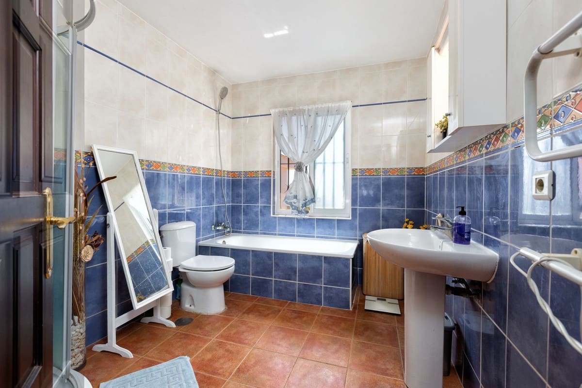6 bedroom Villa for sale in Mijas - € 835,000 (Ref: 9930006)