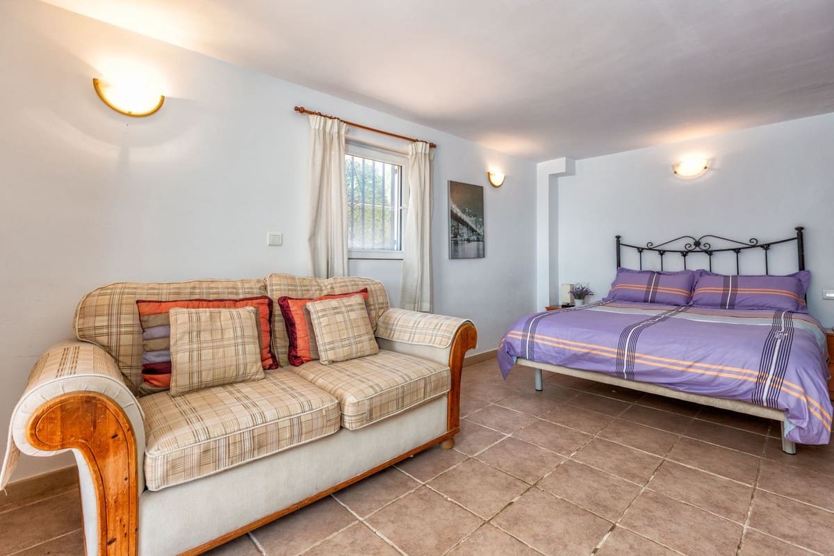 6 bedroom Villa for sale in Mijas - € 835,000 (Ref: 9930006)