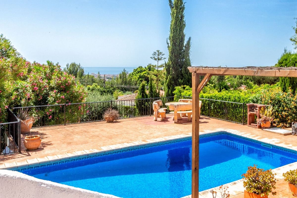 6 bedroom Villa for sale in Mijas - € 835,000 (Ref: 9930006)