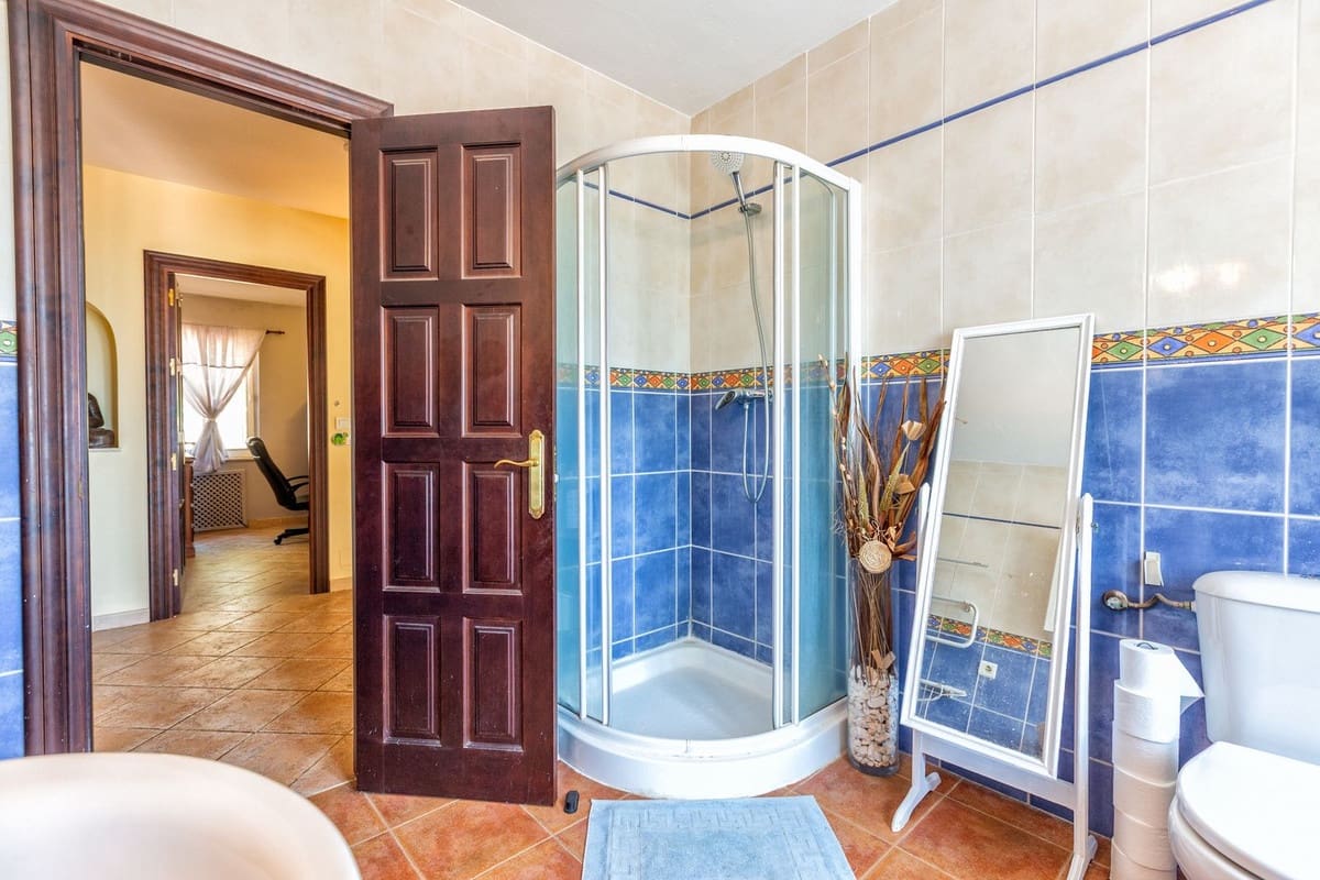 6 bedroom Villa for sale in Mijas - € 835,000 (Ref: 9930006)