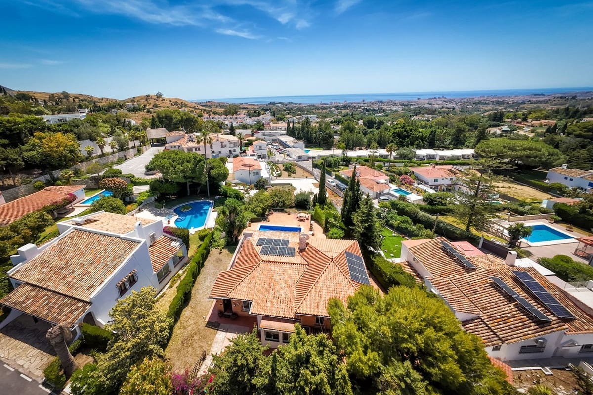 6 bedroom Villa for sale in Mijas - € 835,000 (Ref: 9930006)