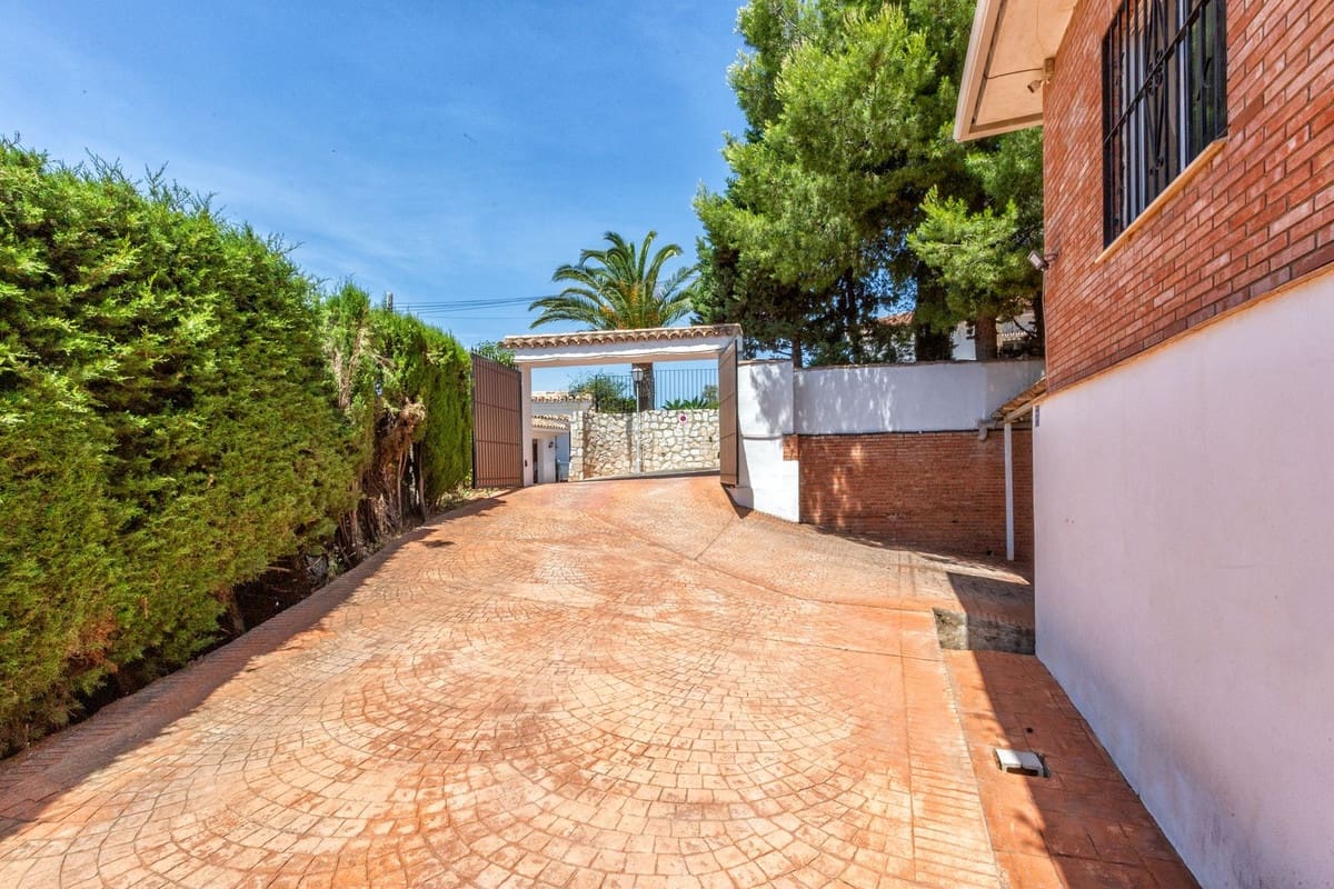 6 bedroom Villa for sale in Mijas - € 835,000 (Ref: 9930006)