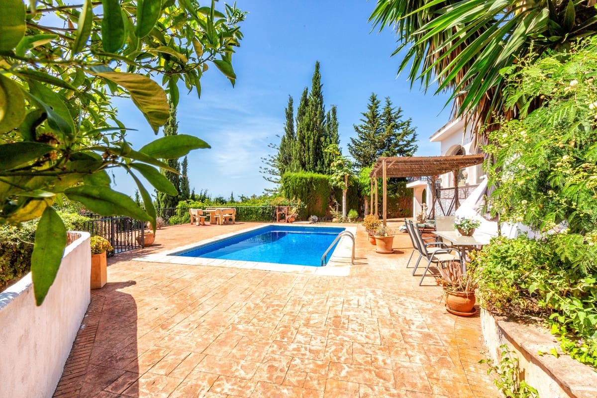 6 bedroom Villa for sale in Mijas - € 835,000 (Ref: 9930006)