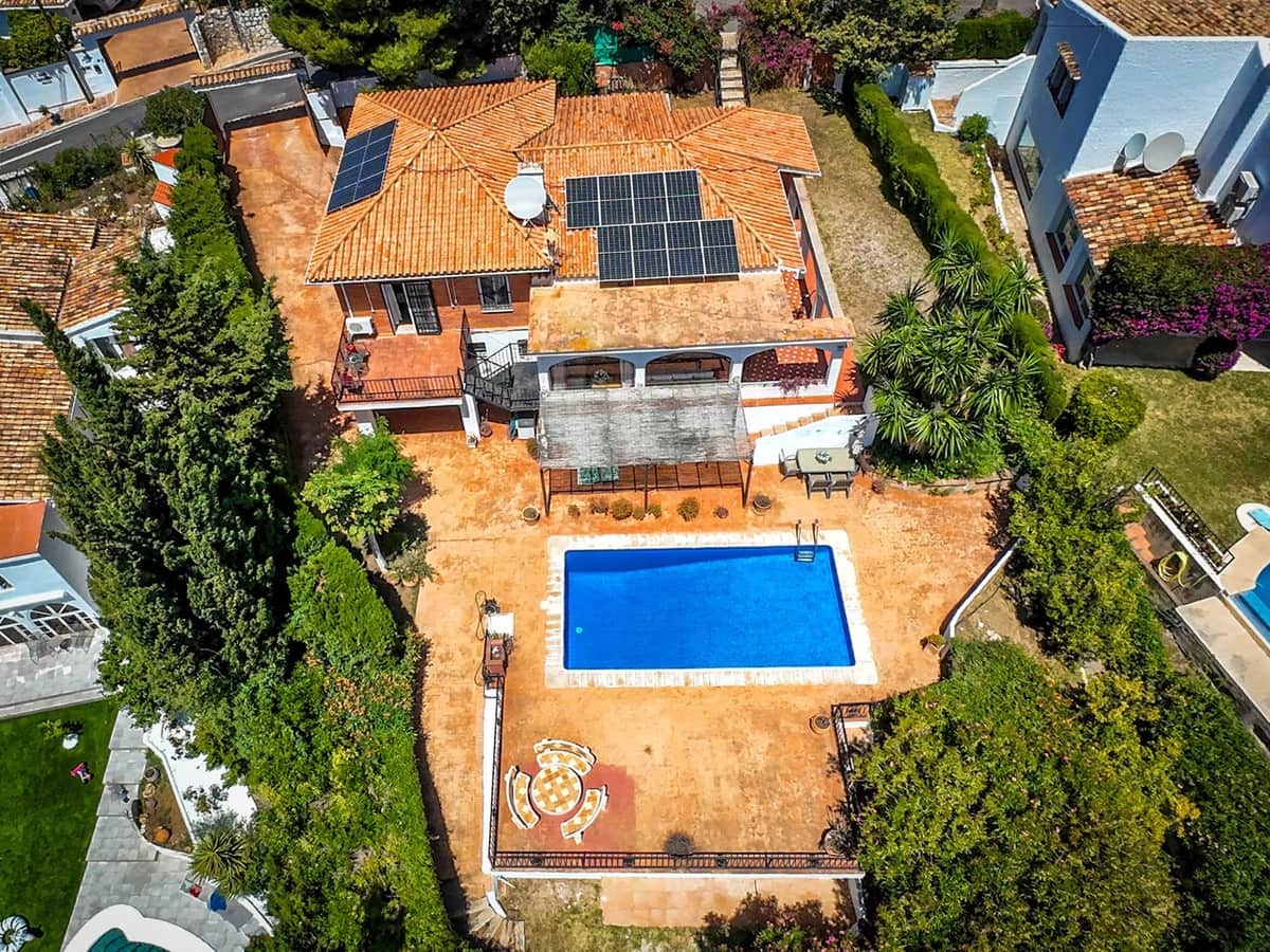 6 bedroom Villa for sale in Mijas - € 835,000 (Ref: 9930006)