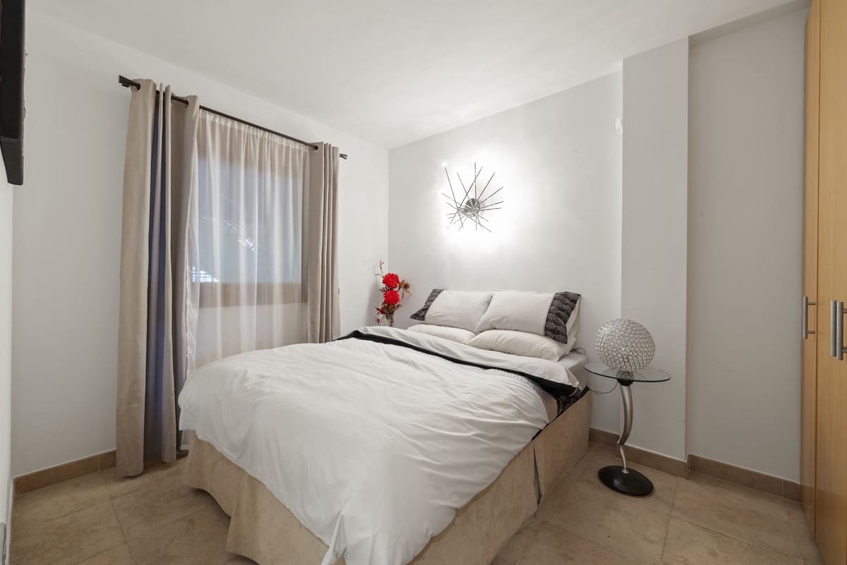 2 slaapkamer Appartement te koop in Fuengirola - € 499.000 (Ref: 9935357)