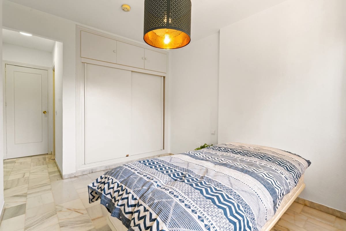 2 bedroom Apartment for sale in Estepona - € 425,000 (Ref: 9935358)