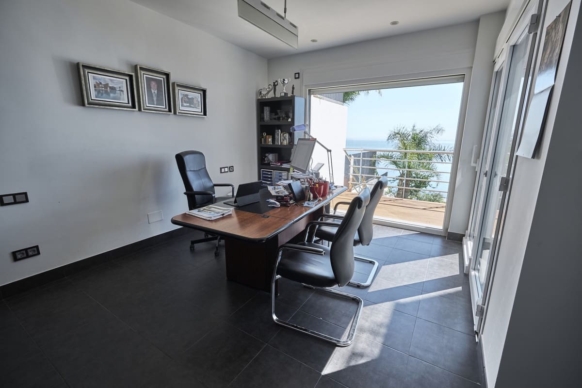 5 chambre Villa/Maison à vendre à Manilva - 2 995 000 € (Ref: 9935361)