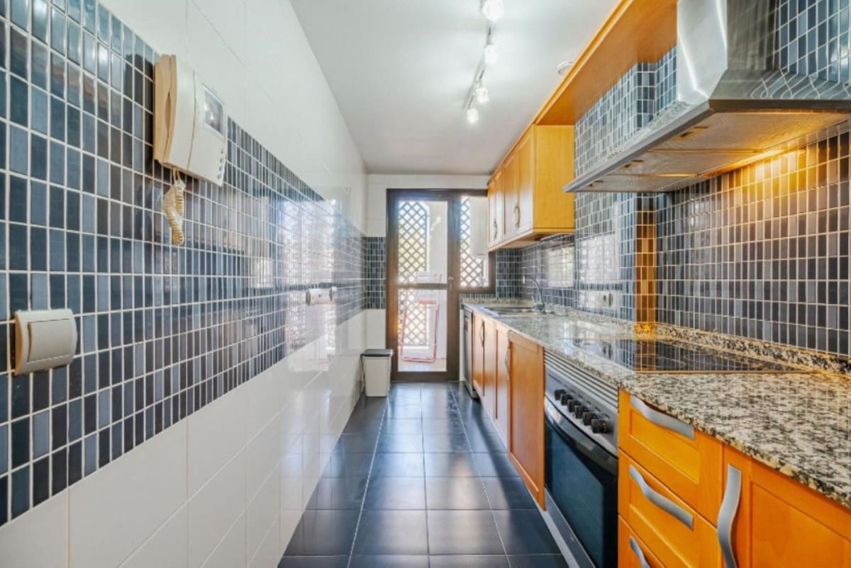 1 soverom Leilighet til salgs i New Golden Mile med garasje - € 299 000 (Ref: 9935367)