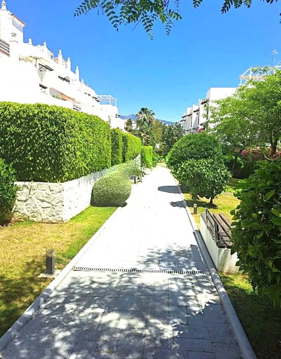 1 soverom Leilighet til salgs i New Golden Mile med garasje - € 299 000 (Ref: 9935367)
