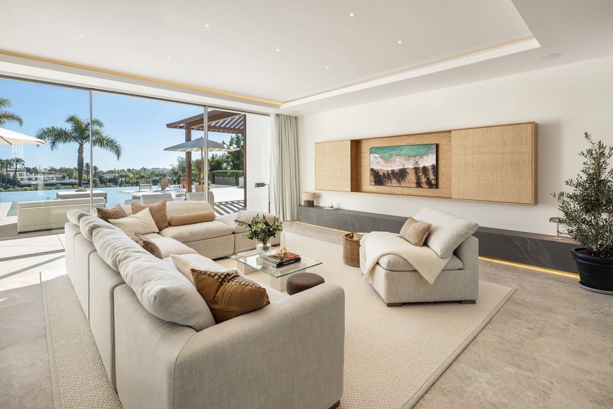 6 bedroom Villa for sale in Nueva Andalucia - € 8,995,000 (Ref: 9937369)