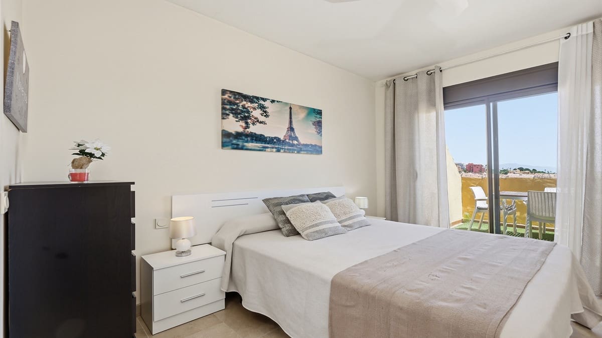 Ático de 2 habitaciones en La Duquesa / Puerto de la Duquesa en venta - 265.000 € (Ref: 9937373)
