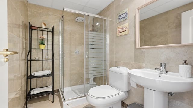 2 soveværelse Penthouse til salg i La Duquesa / Puerto de la Duquesa, Manilva - € 265.000 (Ref: 9937373)