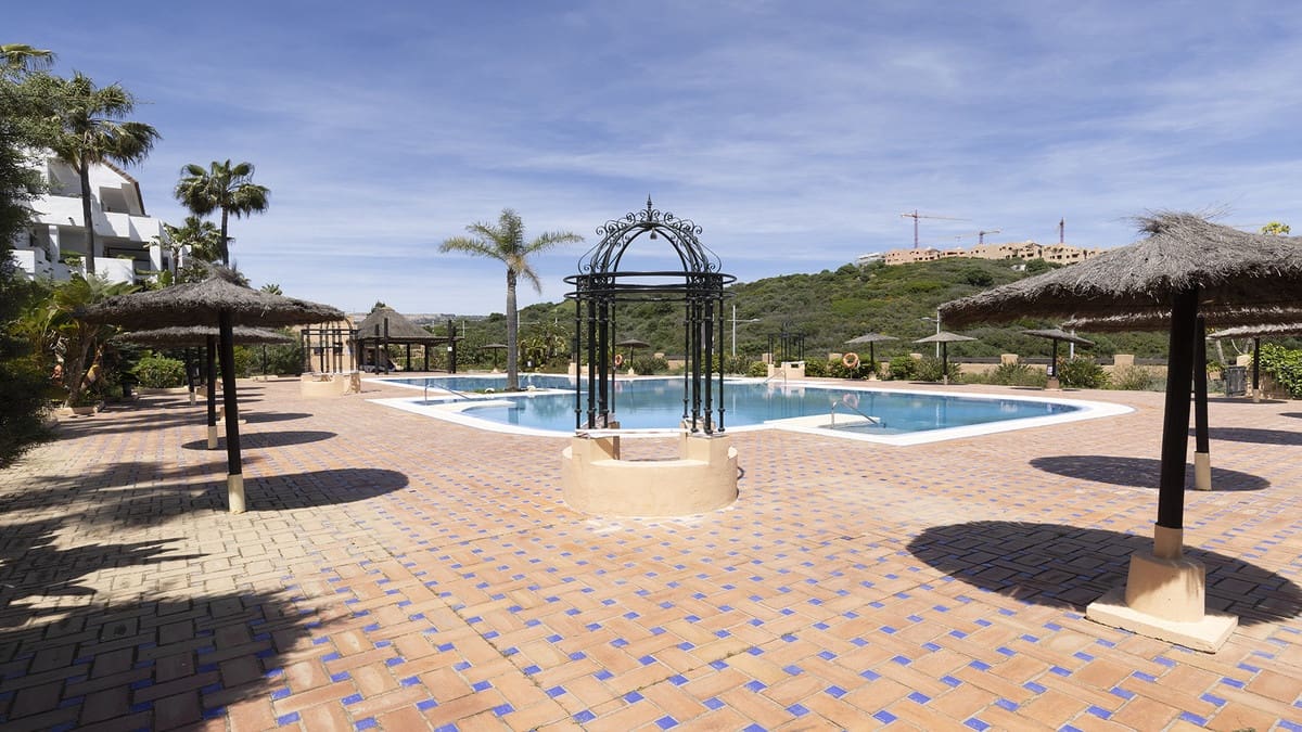 Ático de 2 habitaciones en La Duquesa / Puerto de la Duquesa en venta - 265.000 € (Ref: 9937373)