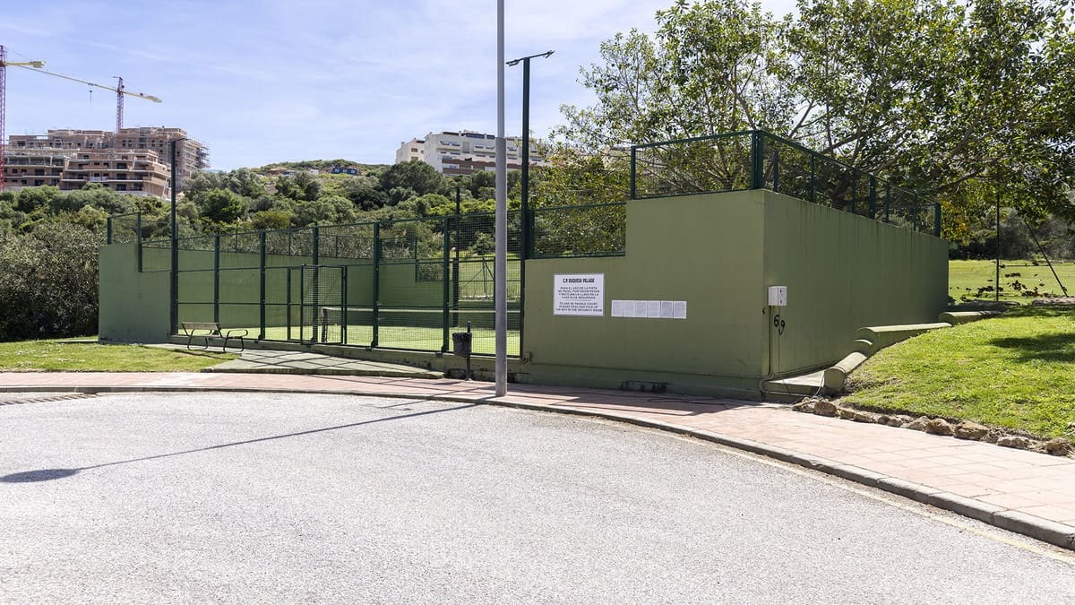 Ático de 2 habitaciones en La Duquesa / Puerto de la Duquesa en venta - 265.000 € (Ref: 9937373)