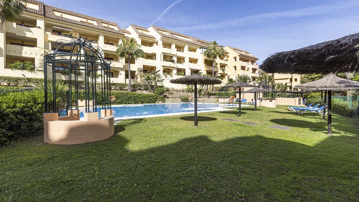 Ático de 2 habitaciones en La Duquesa / Puerto de la Duquesa en venta - 265.000 € (Ref: 9937373)