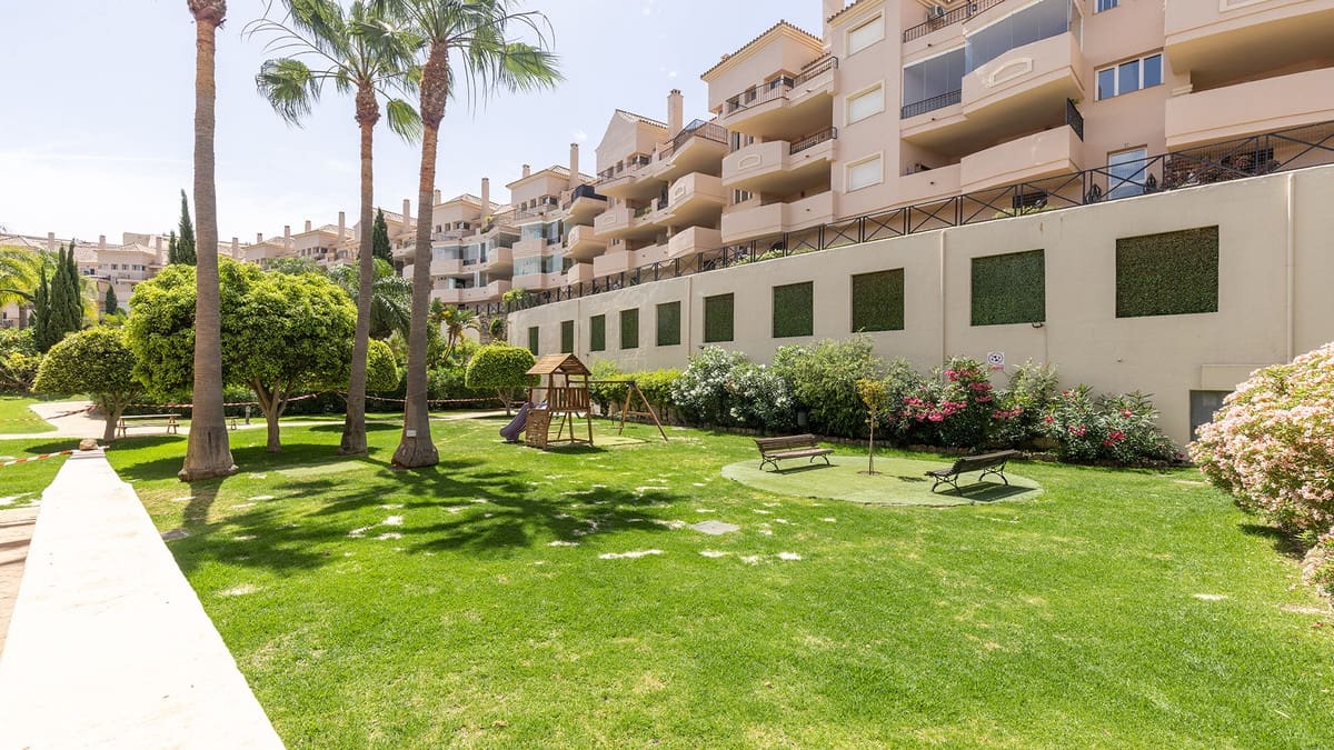 2 soverom Leilighet til salgs i La Duquesa / Puerto de la Duquesa - € 279 000 (Ref: 9937374)