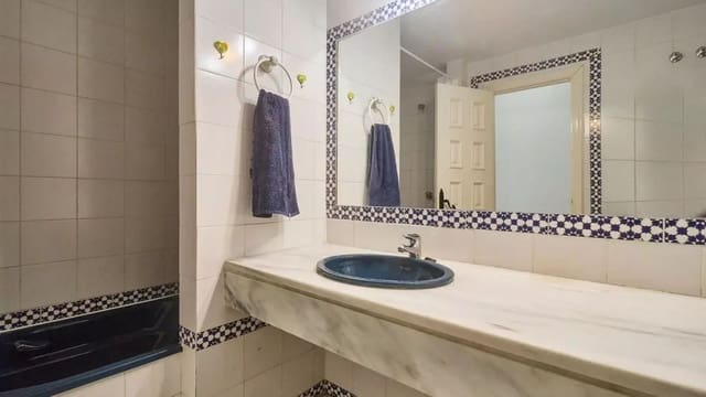 3 Zimmer Apartment zu verkaufen in Castillo Sohail, Fuengirola mit Garage - 625.000 € (Ref: 9937380)