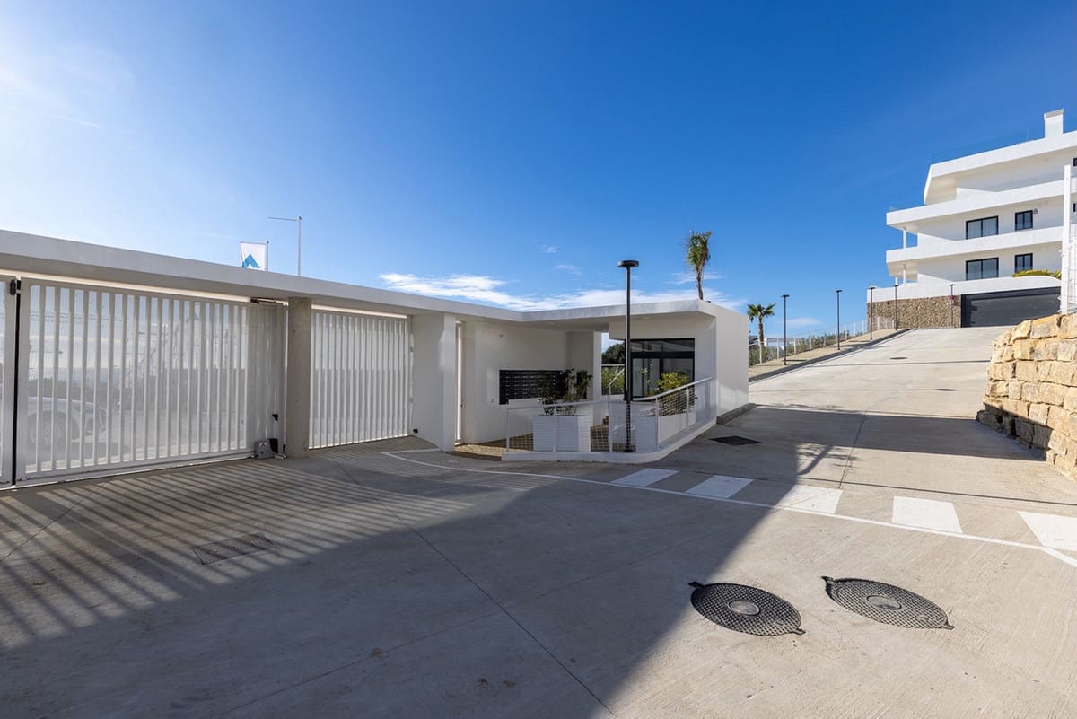 2 soveværelse Lejlighed til salg i Estepona - € 450.000 (Ref: 9939182)